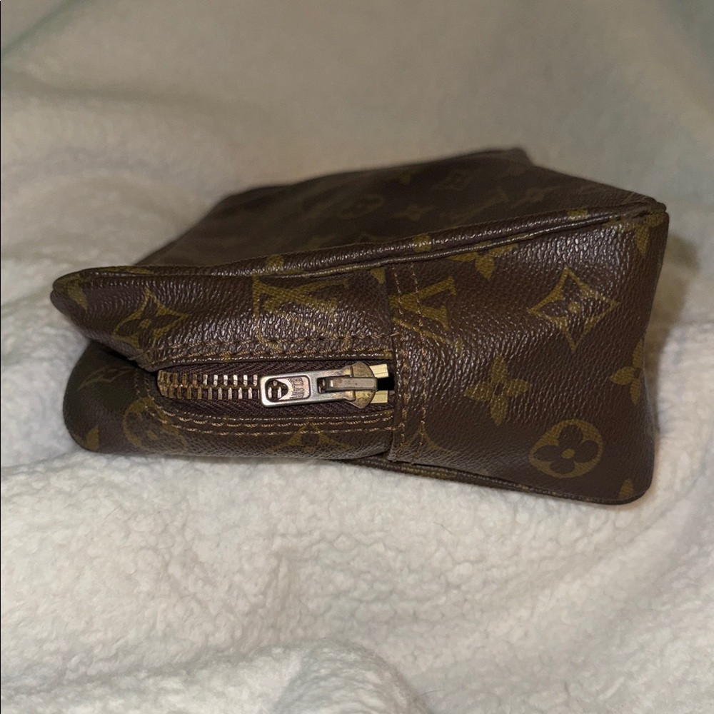 Louis Vuitton Trousse 28 Pouch - Picture 4 of 16